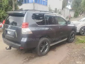 Toyota Land Cruiser Prado 2012 Gray
