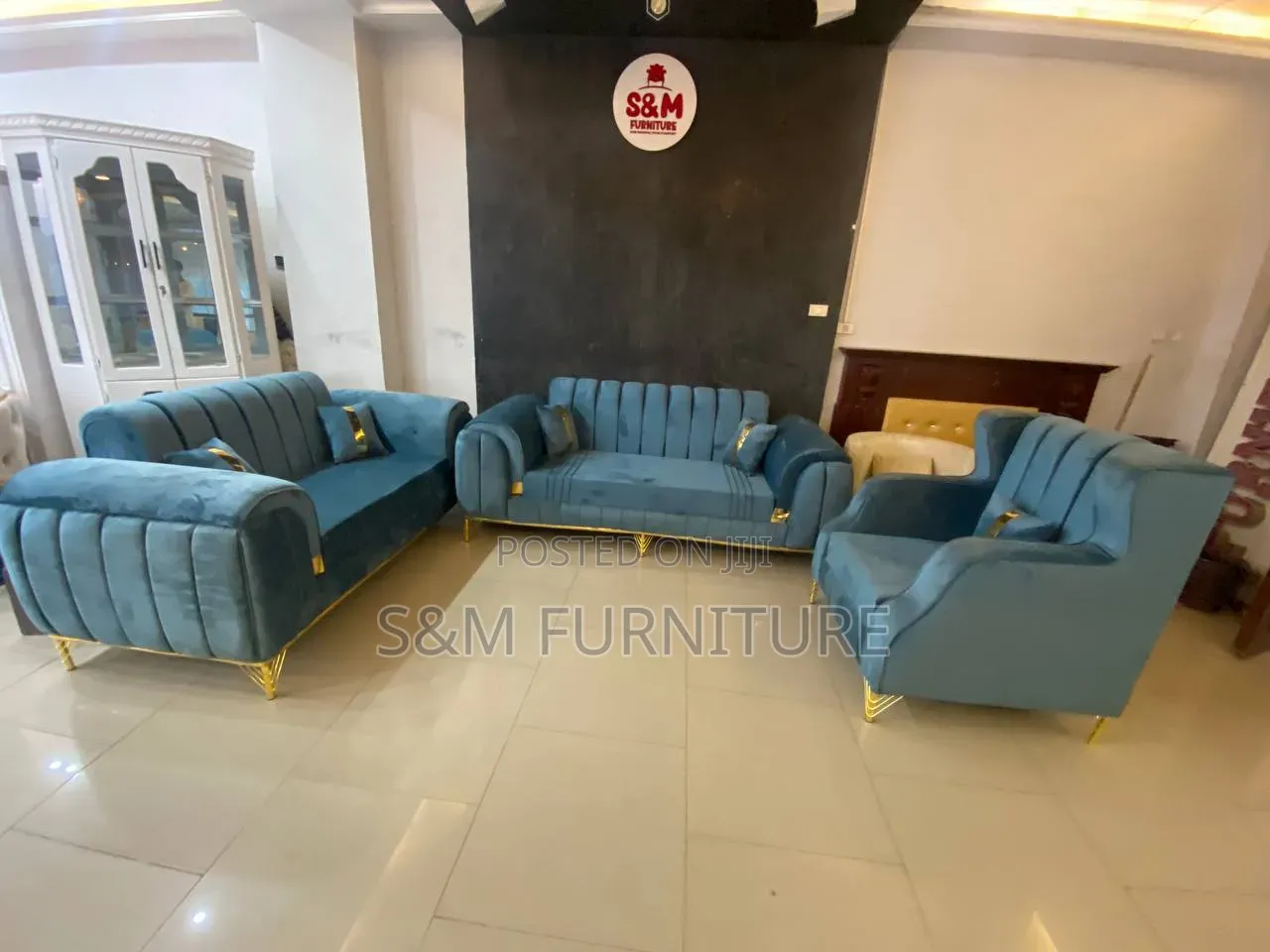 Salubrious 7 Seater Sectional Sofa Set. ሶፋ