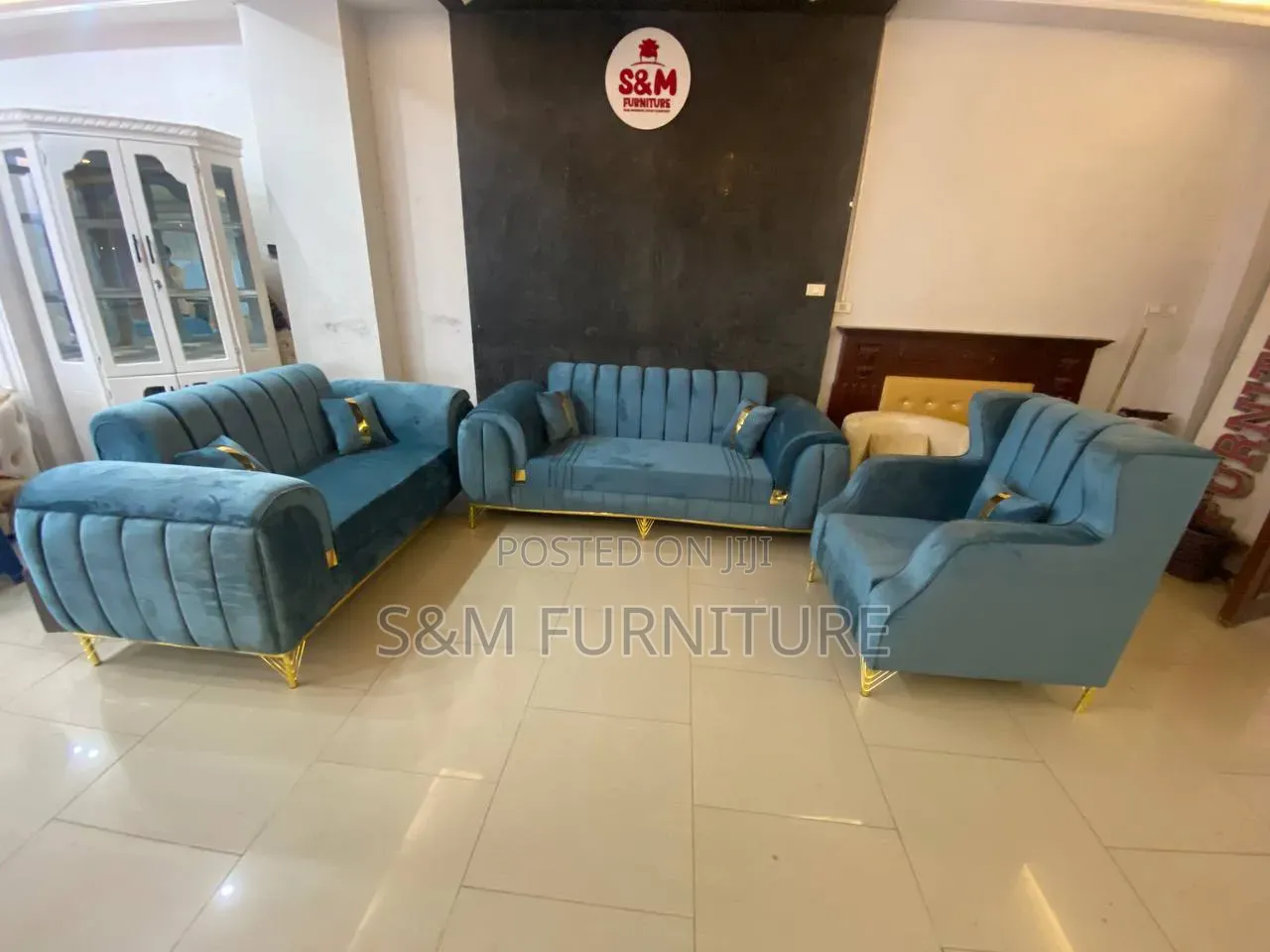 Salubrious 7 Seater Sectional Sofa Set. ሶፋ