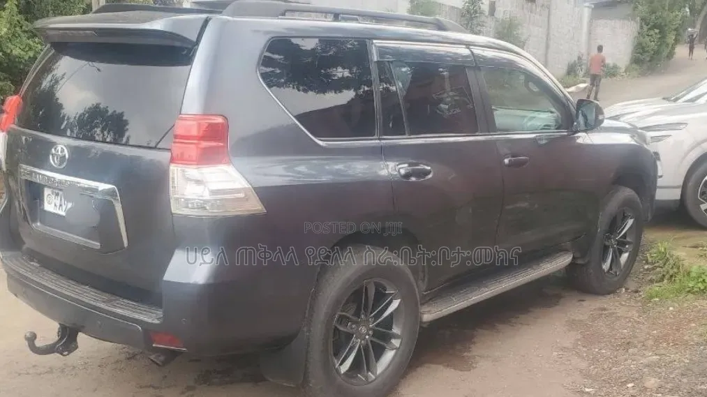Toyota Land Cruiser Prado 2012 Gray