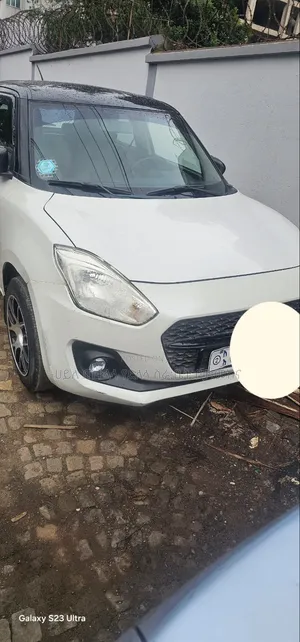 Suzuki Swift 2023 White