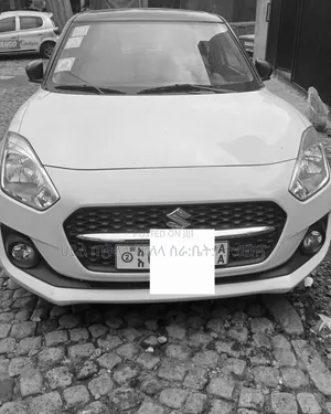 Suzuki Swift 2023 White