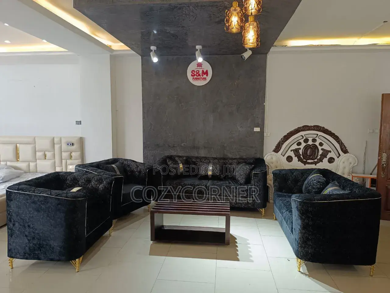 Sofa Set With a Touch of Class. ሶፋ