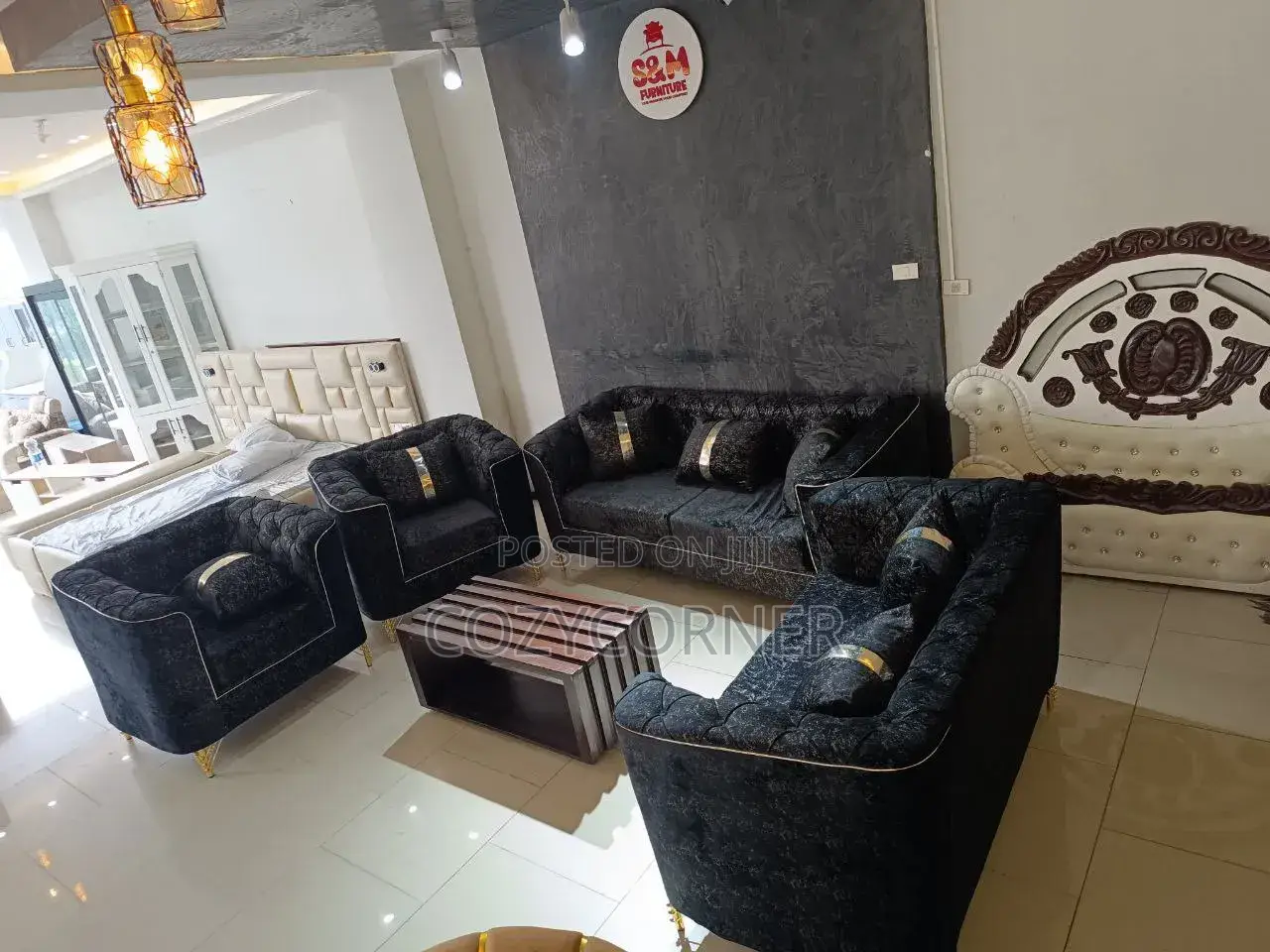 Sofa Set With a Touch of Class. ሶፋ