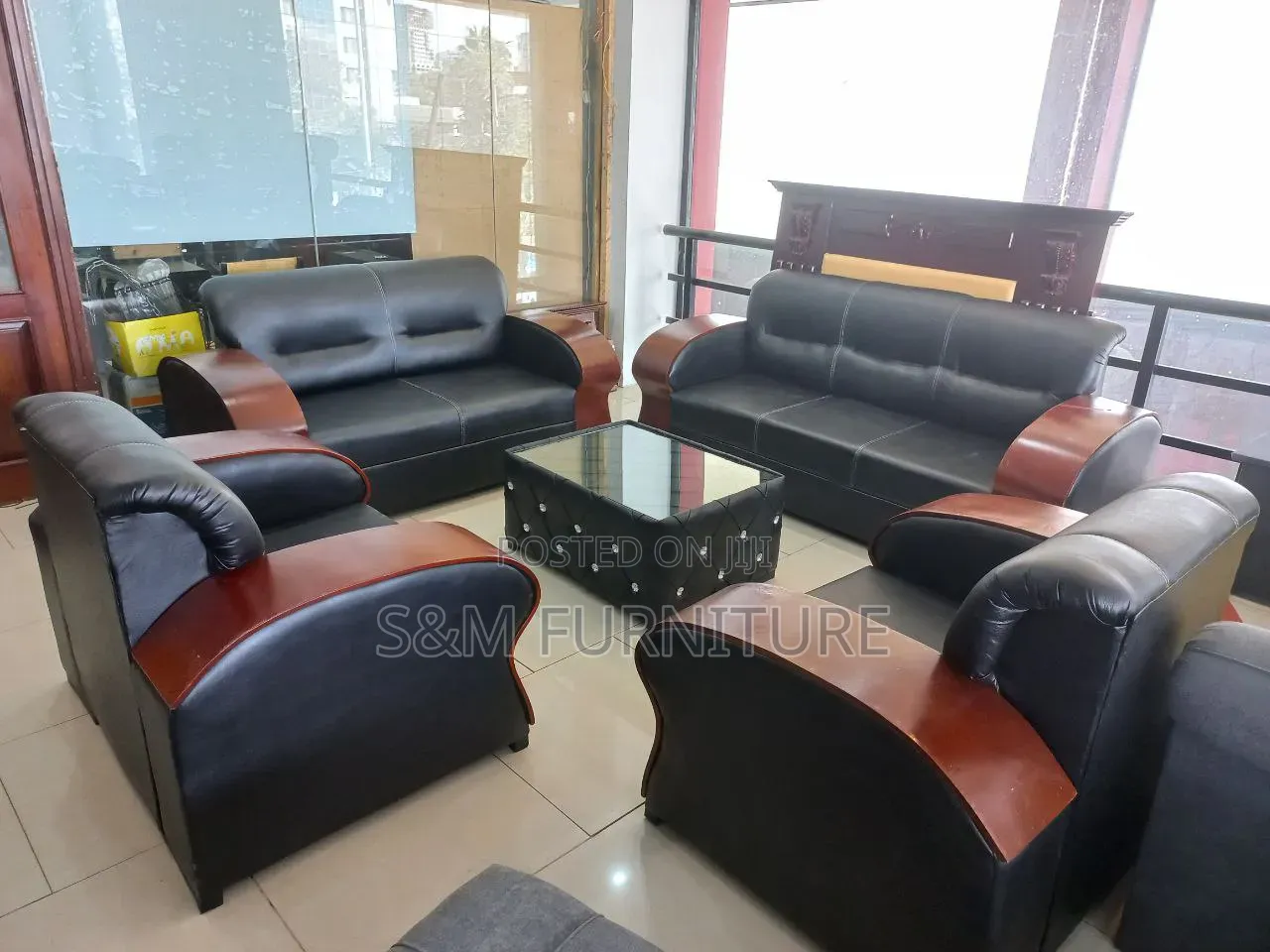 Leather Sofa Set With Premium Quality. ሶፋ