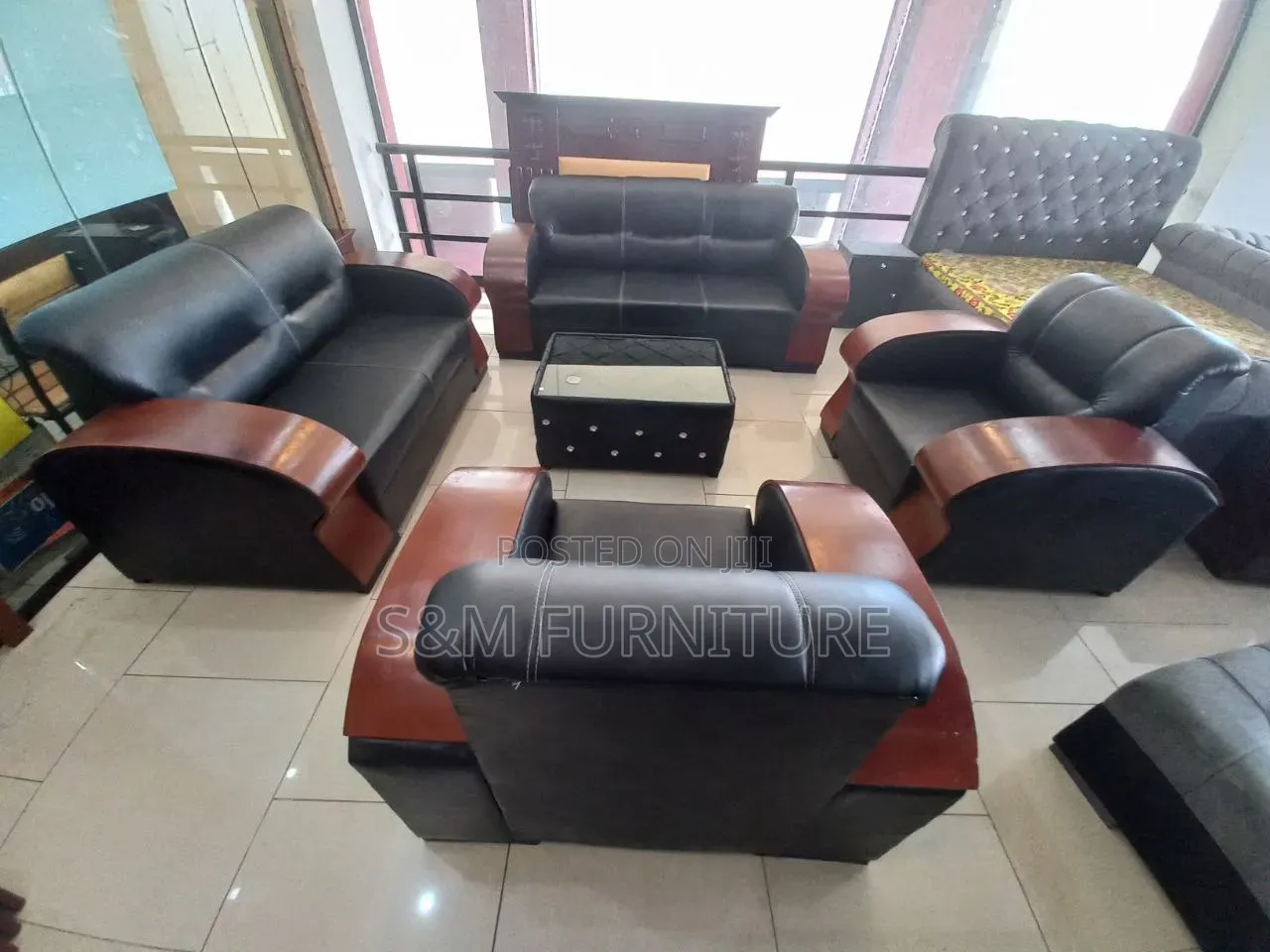 Leather Sofa Set With Premium Quality. ሶፋ