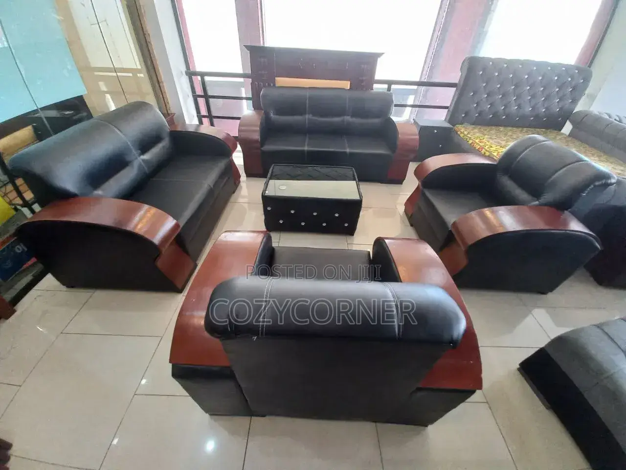 Leather Sofa Set With Premium Quality. ሶፋ