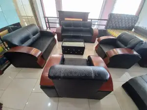 Leather Sofa Set With Premium Quality. ሶፋ