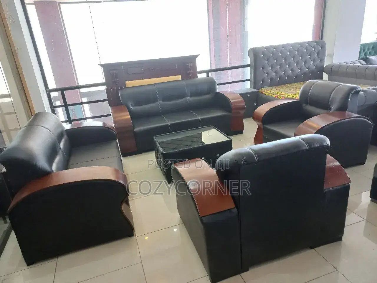 Leather Sofa Set With Premium Quality. ሶፋ