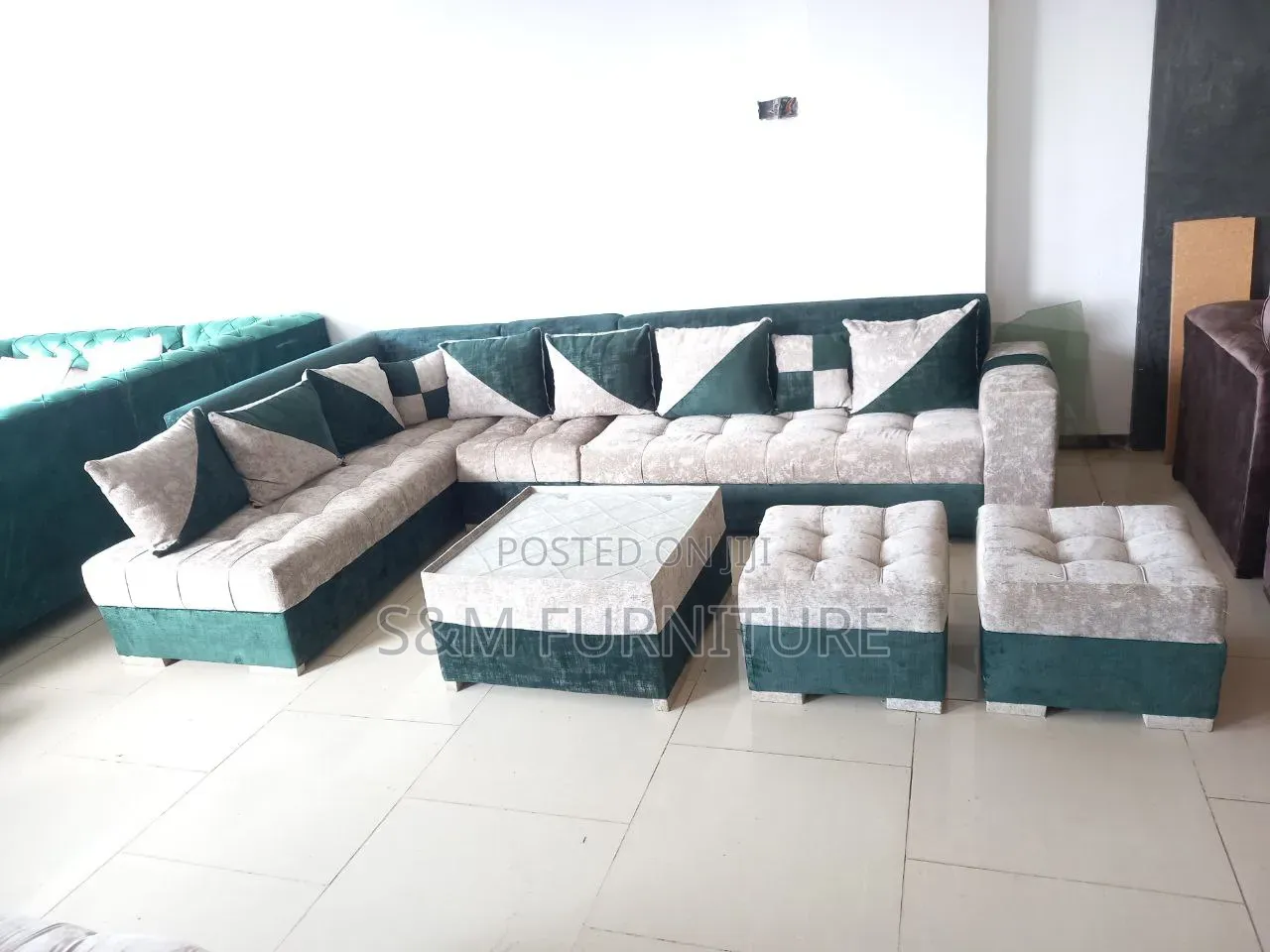 Vibrant 8 Seater L Shape Sofa. ሶፋ