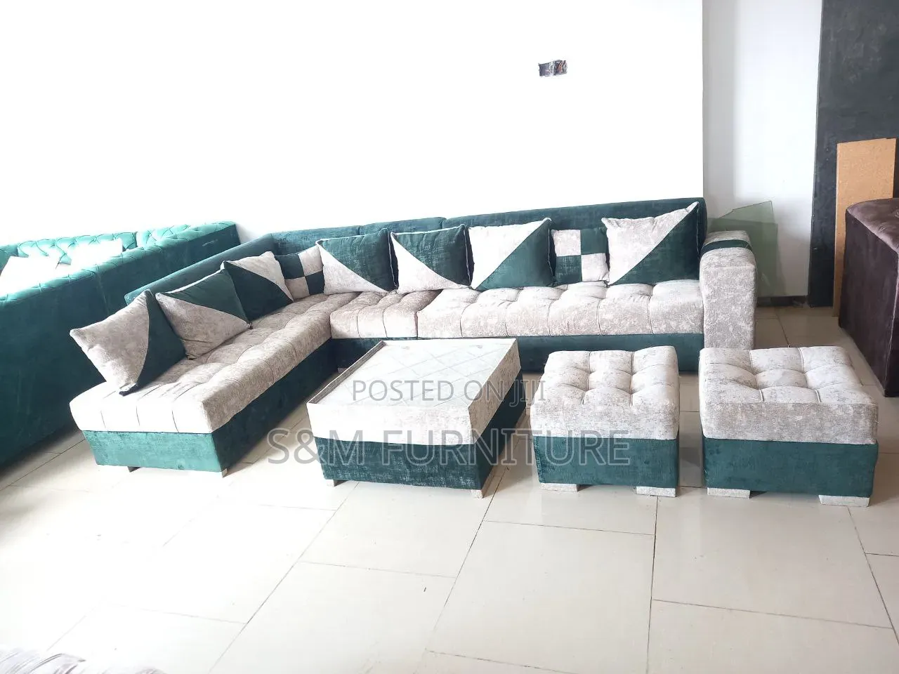 Vibrant 8 Seater L Shape Sofa. ሶፋ