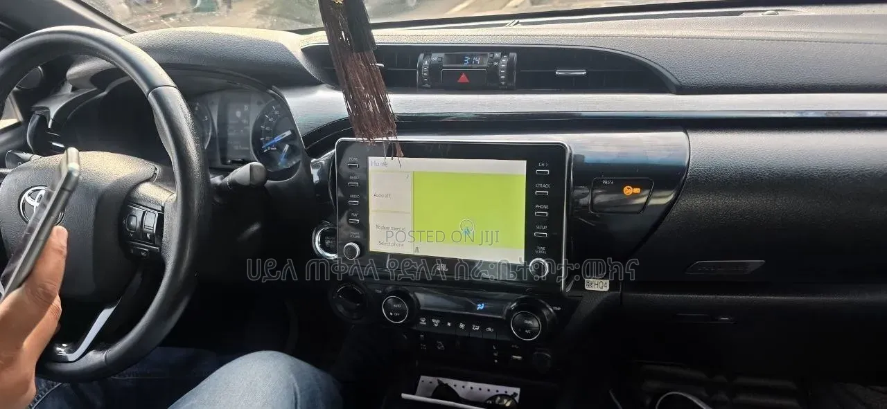 Toyota Hilux 2022 Green