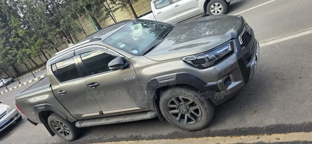 Toyota Hilux 2022 Green