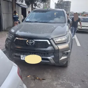 Toyota Hilux 2022 Pink