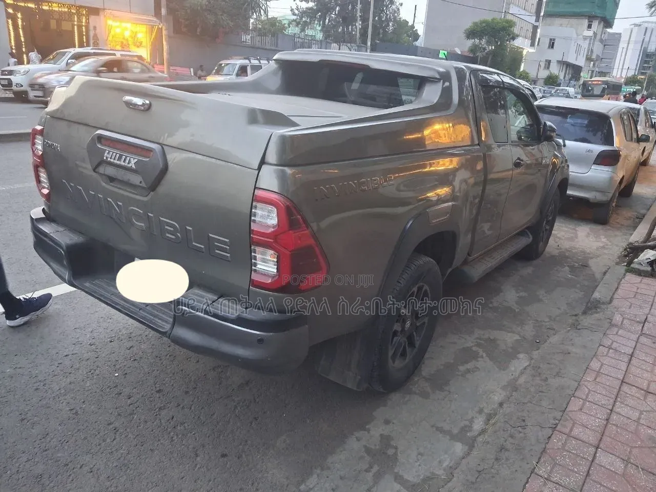 Toyota Hilux 2022 Pink
