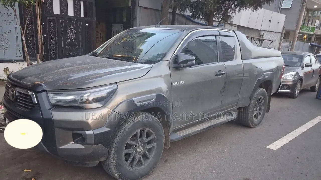 Toyota Hilux 2022 Pink