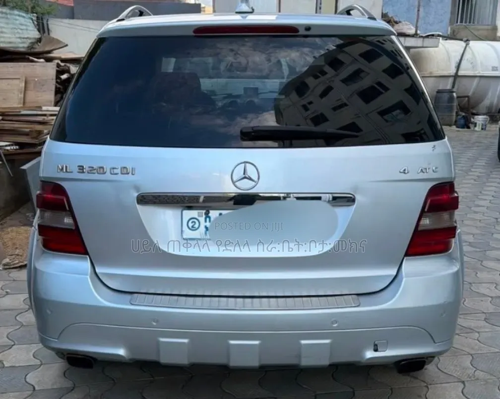 Mercedes-Benz C320 2009 Silver