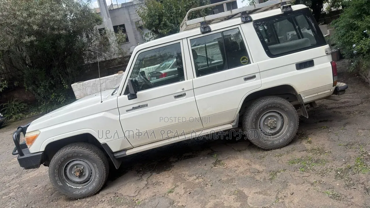 Toyota Land Cruiser 2012 White