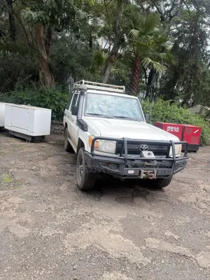 Toyota Land Cruiser 2012 White