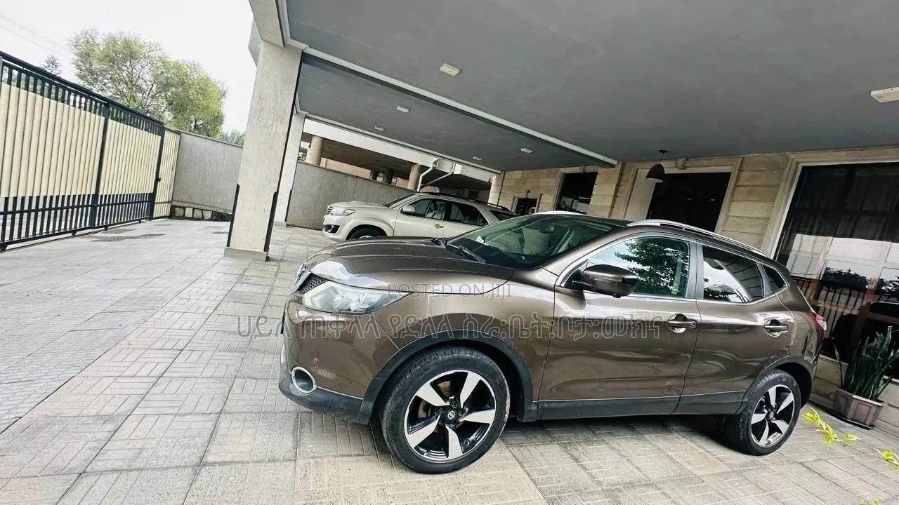 Nissan Qashqai 2017 Pink