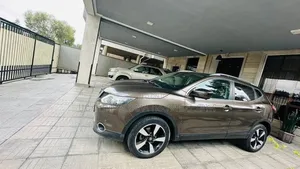 Nissan Qashqai 2017 Pink