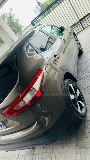 Nissan Qashqai 2017 Pink