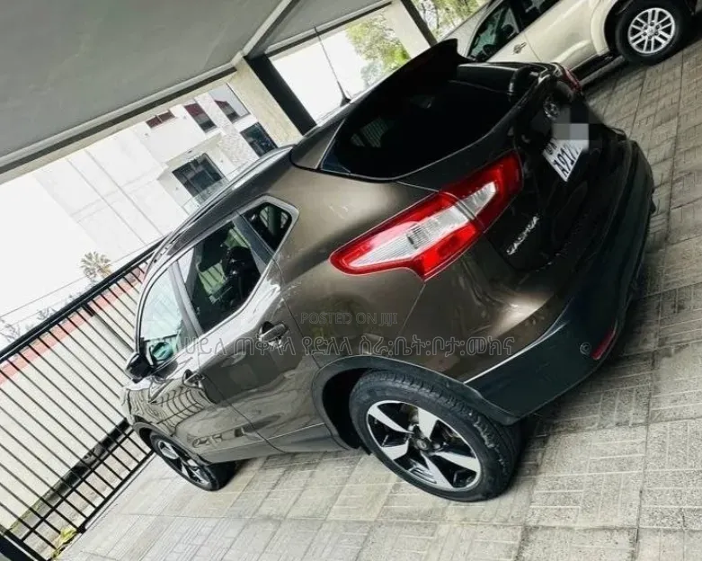 Nissan Qashqai 2017 Pink