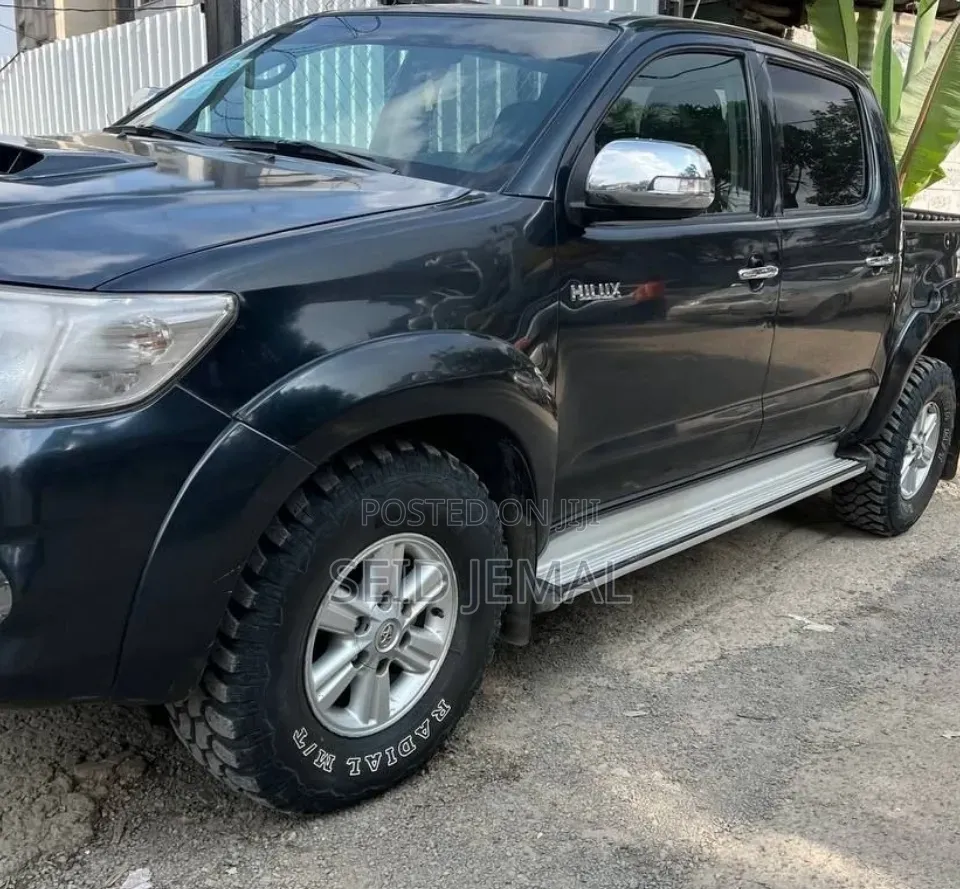 Toyota Hilux 2013 Matt Black