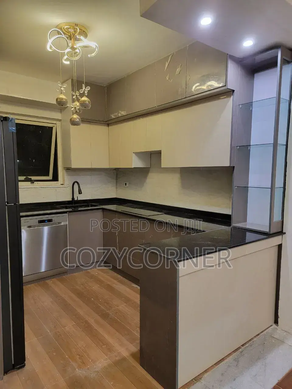 Stylish Kitchen Cabinet Priced Per Square Meter. ኪችን በካሬ