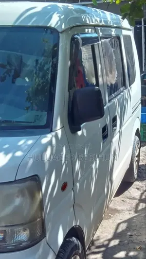 Suzuki Every Wagon 2012 White