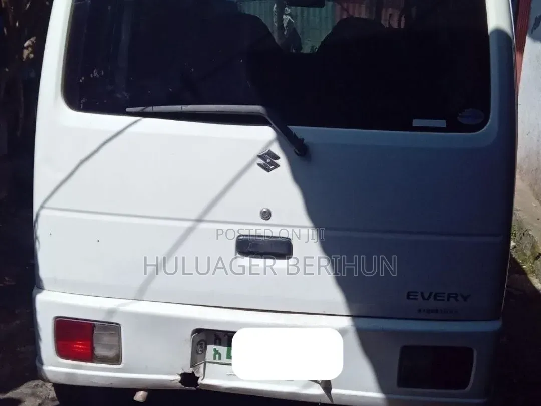 Suzuki Every Wagon 2012 White