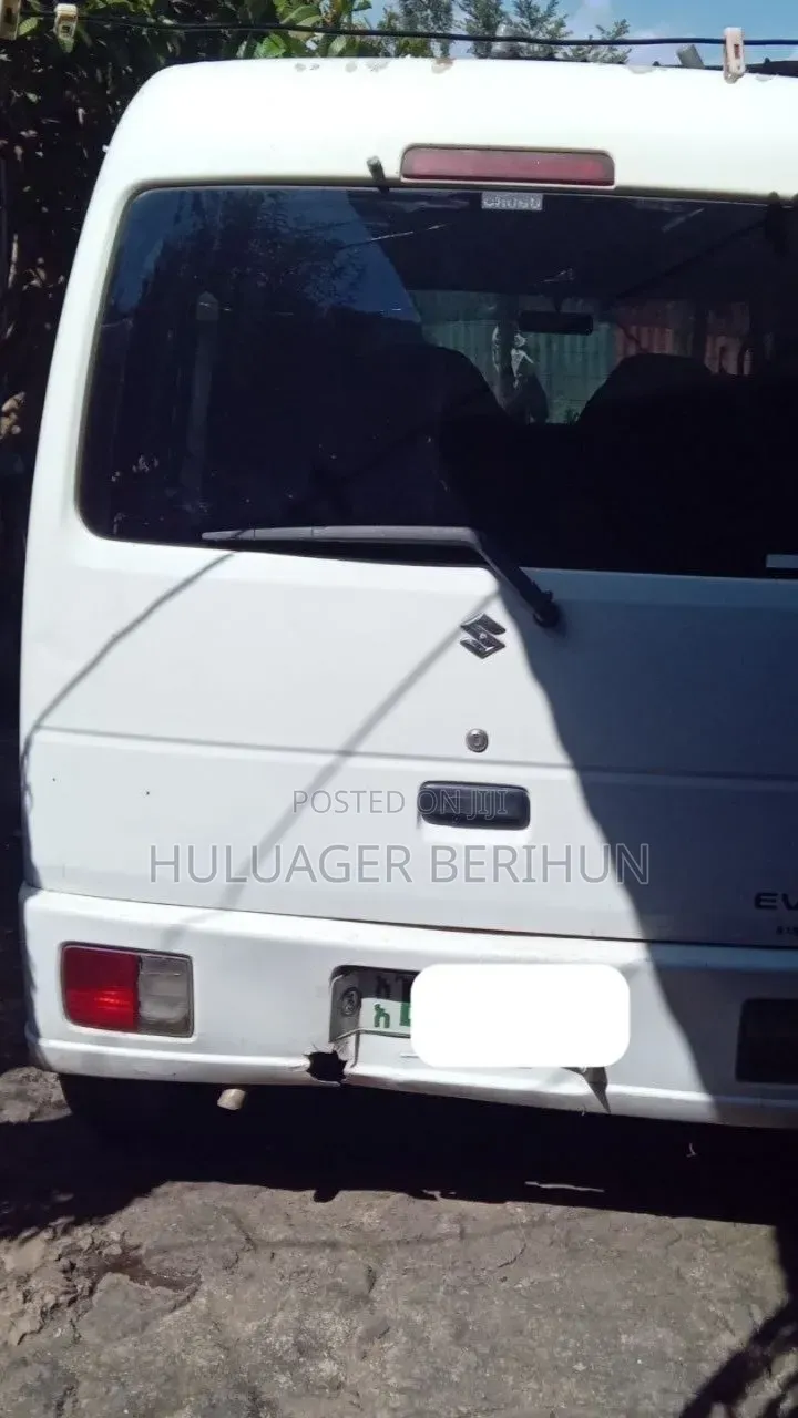 Suzuki Every Wagon 2012 White