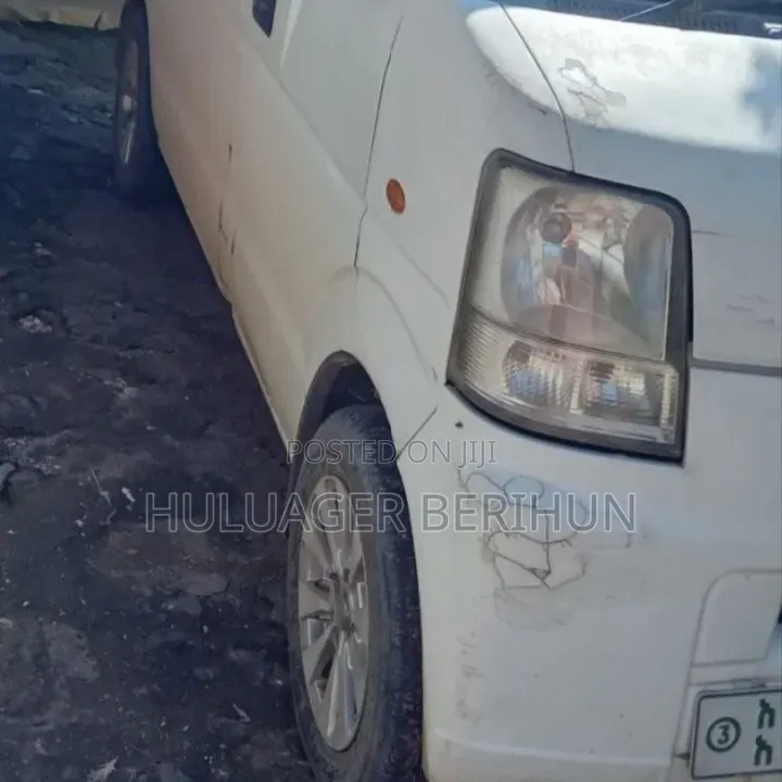 Suzuki Every Wagon 2012 White