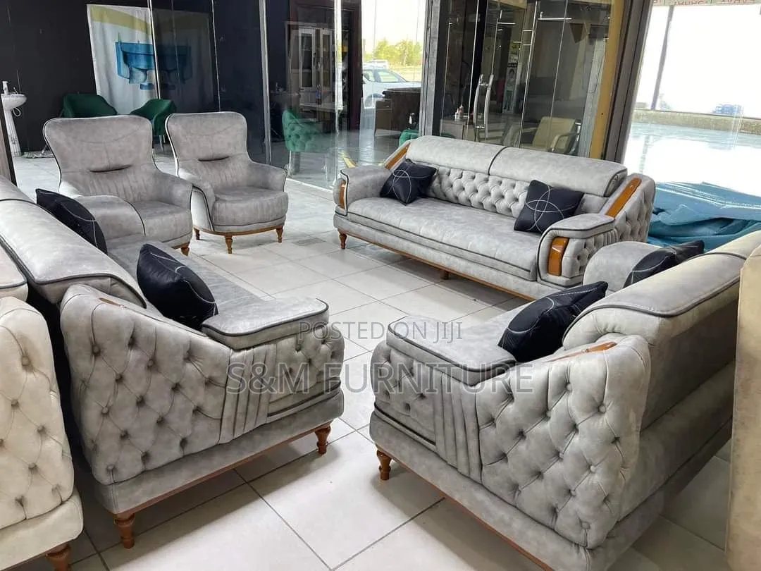 Luxurious 9 Seater Sofa Set. ሶፋ