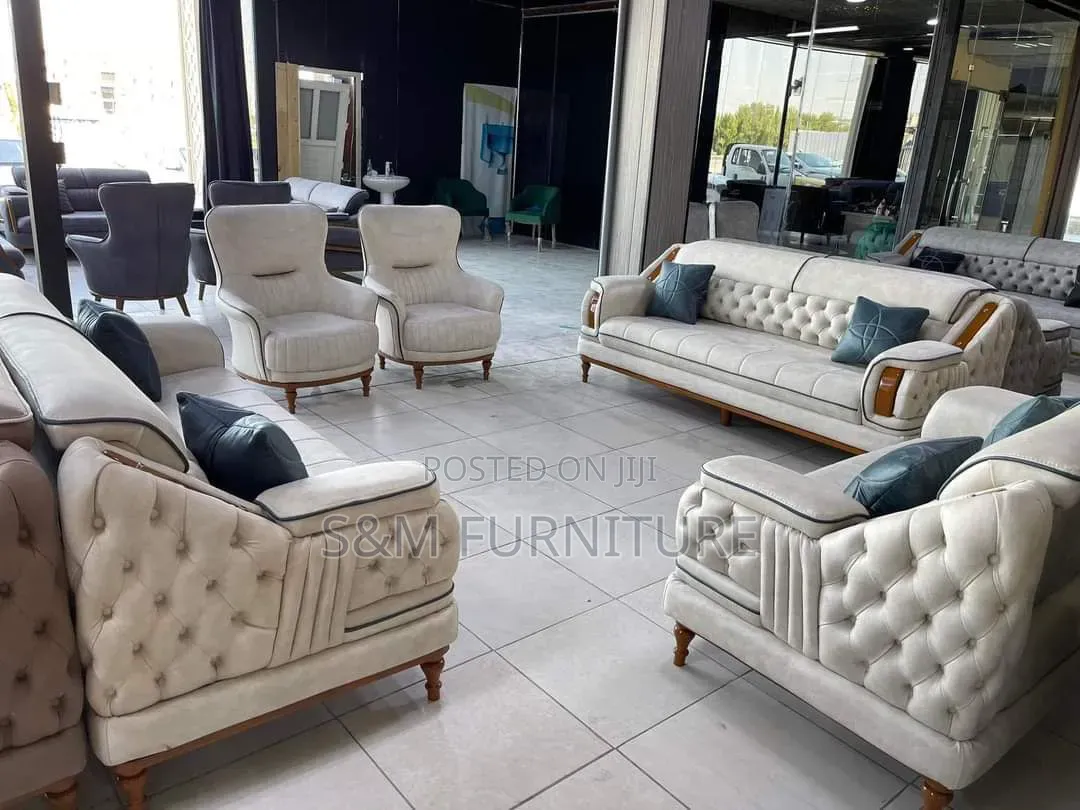 Luxurious 9 Seater Sofa Set. ሶፋ