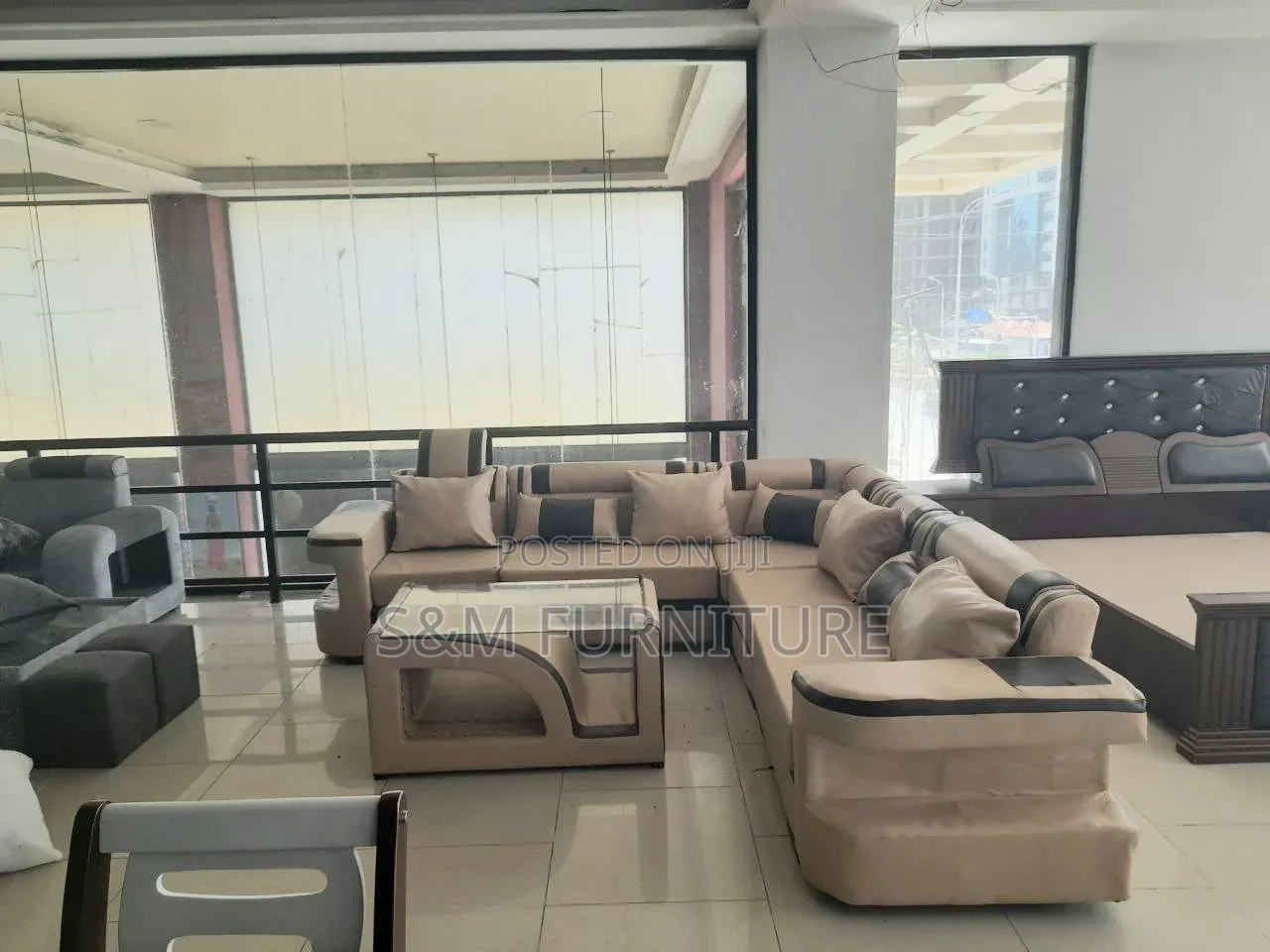 Leather L Shape Sofa With Durability. ሶፋ