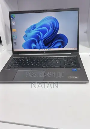 New Laptop HP ZBook Firefly G8 16GB Intel Core i7 SSD 512GB