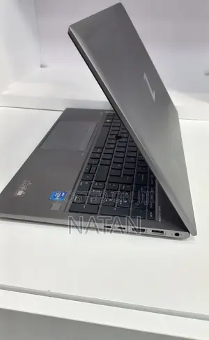 New Laptop HP ZBook Firefly G8 16GB Intel Core i7 SSD 512GB