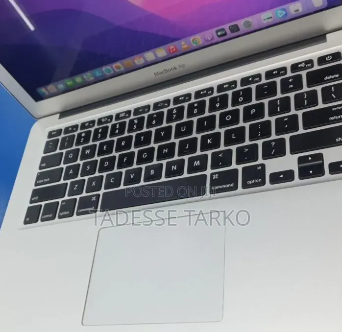 New Laptop Apple MacBook Air 2017 8GB Intel Core i7 SSD 128GB