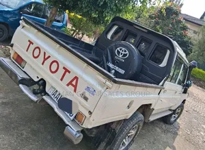 Toyota Land Cruiser 2018 White