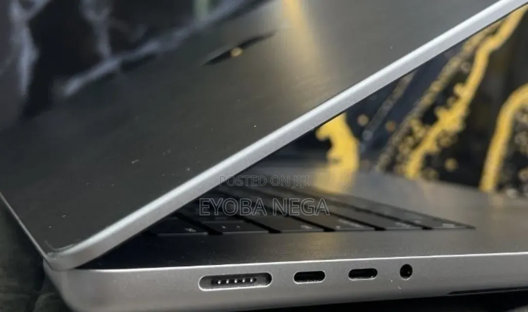 New Laptop Apple MacBook Pro 2021 M1 32GB Apple M1 Pro SSD 512GB