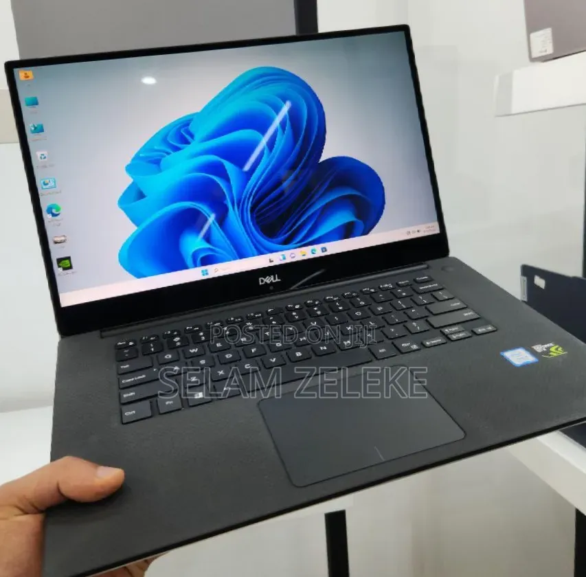 New Laptop Dell 16GB Intel Core i7 SSD 512GB
