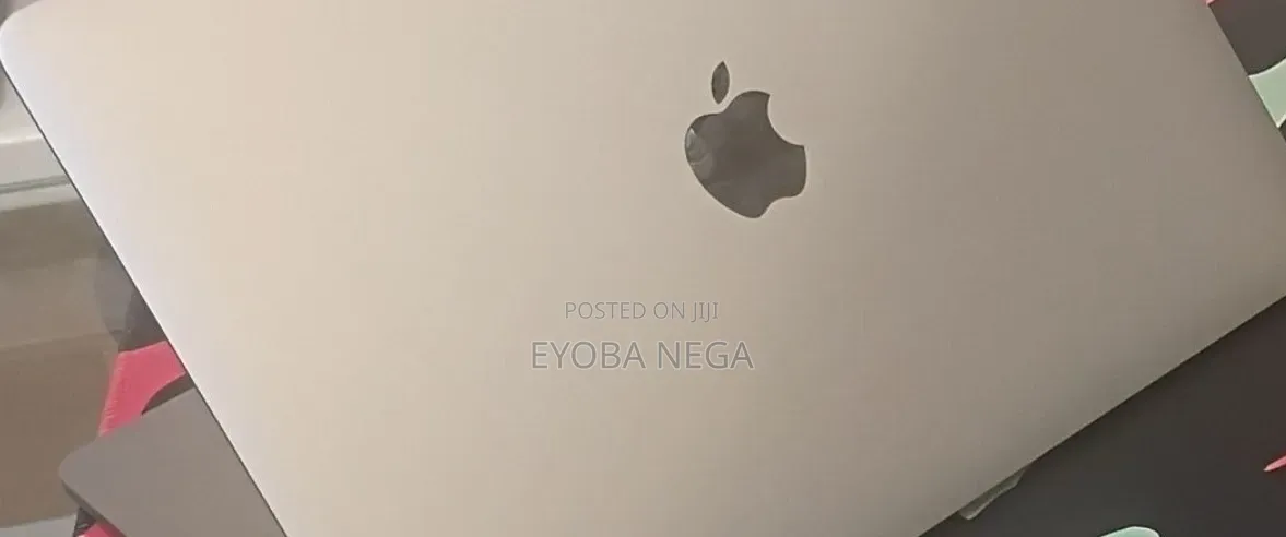 New Laptop Apple MacBook Pro 2020 M1 8GB Apple M1 SSD 256GB