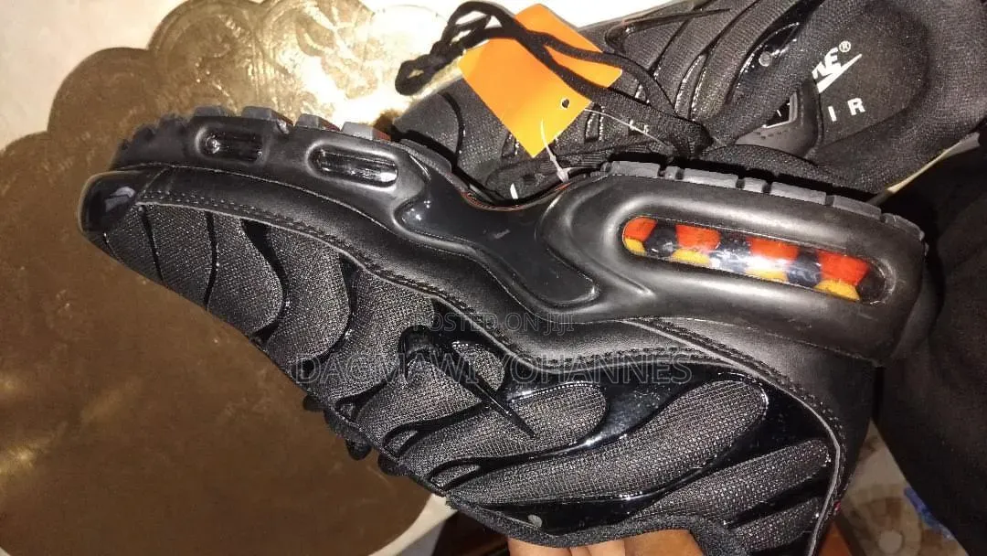 Nike10 Shoe