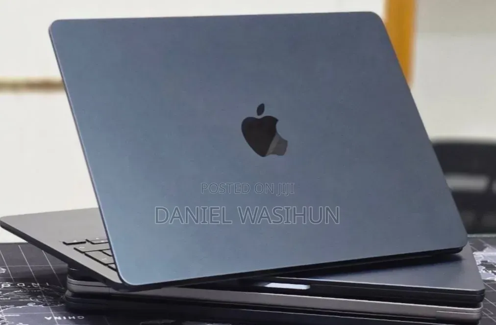 New Laptop Apple MacBook Air 2025 M4 16GB Apple M4 SSD 256GB