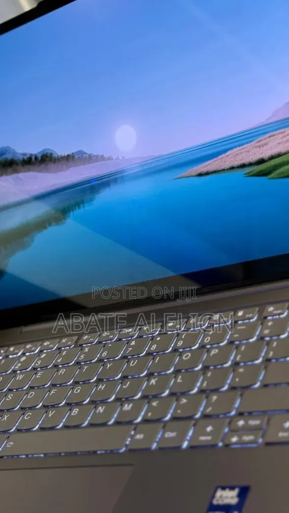 New Laptop Lenovo Yoga 7i 16GB Intel Core Ultra 7 SSD 512GB