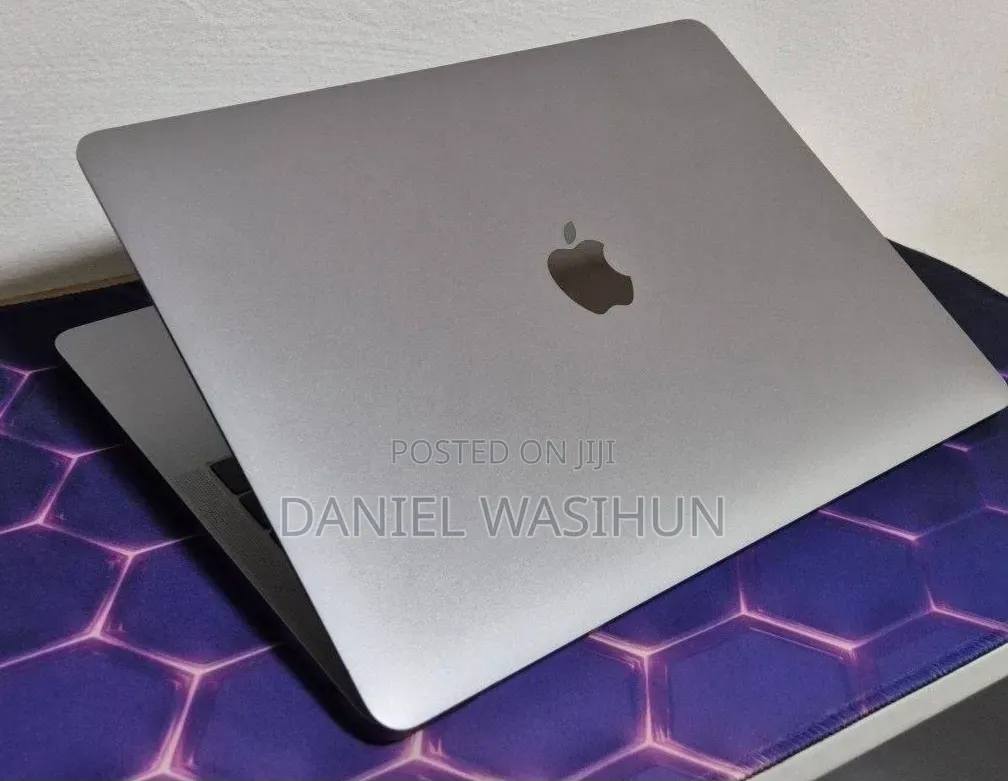 New Laptop Apple MacBook Pro 2017 8GB Intel Core i5 SSD 256GB