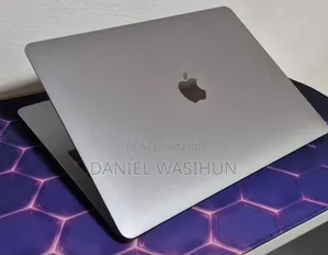 New Laptop Apple MacBook Pro 2017 8GB Intel Core i5 SSD 256GB