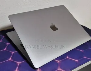New Laptop Apple MacBook Pro 2017 8GB Intel Core i5 SSD 256GB