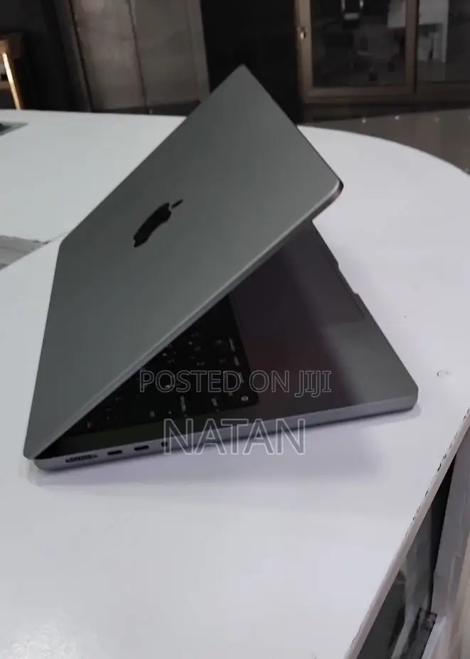 New Laptop Apple MacBook Pro 2021 M1 32GB Apple M1 Pro SSD 512GB